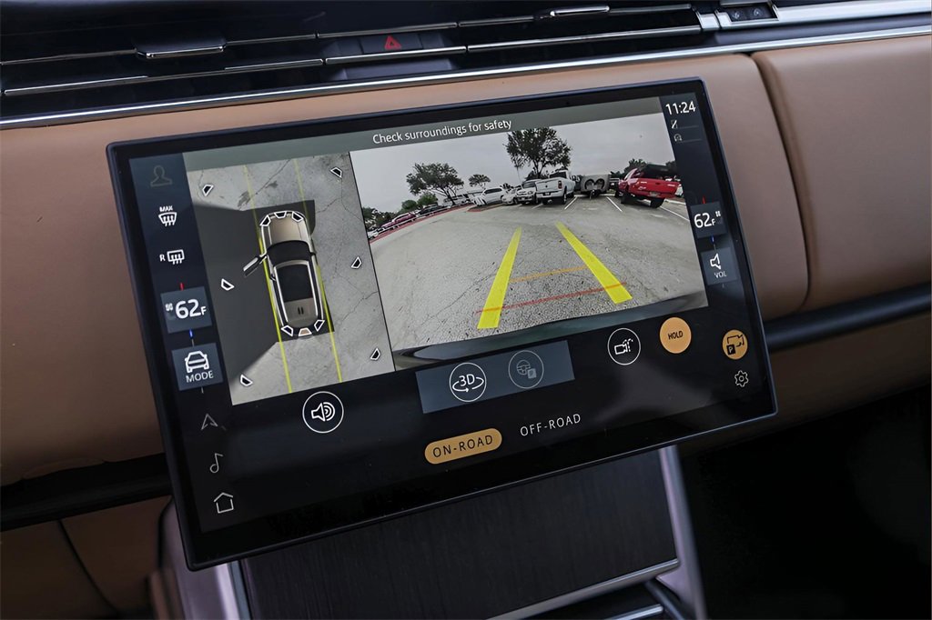 Used 2024 Land Rover Range Rover Long Wheelbase SE image 15