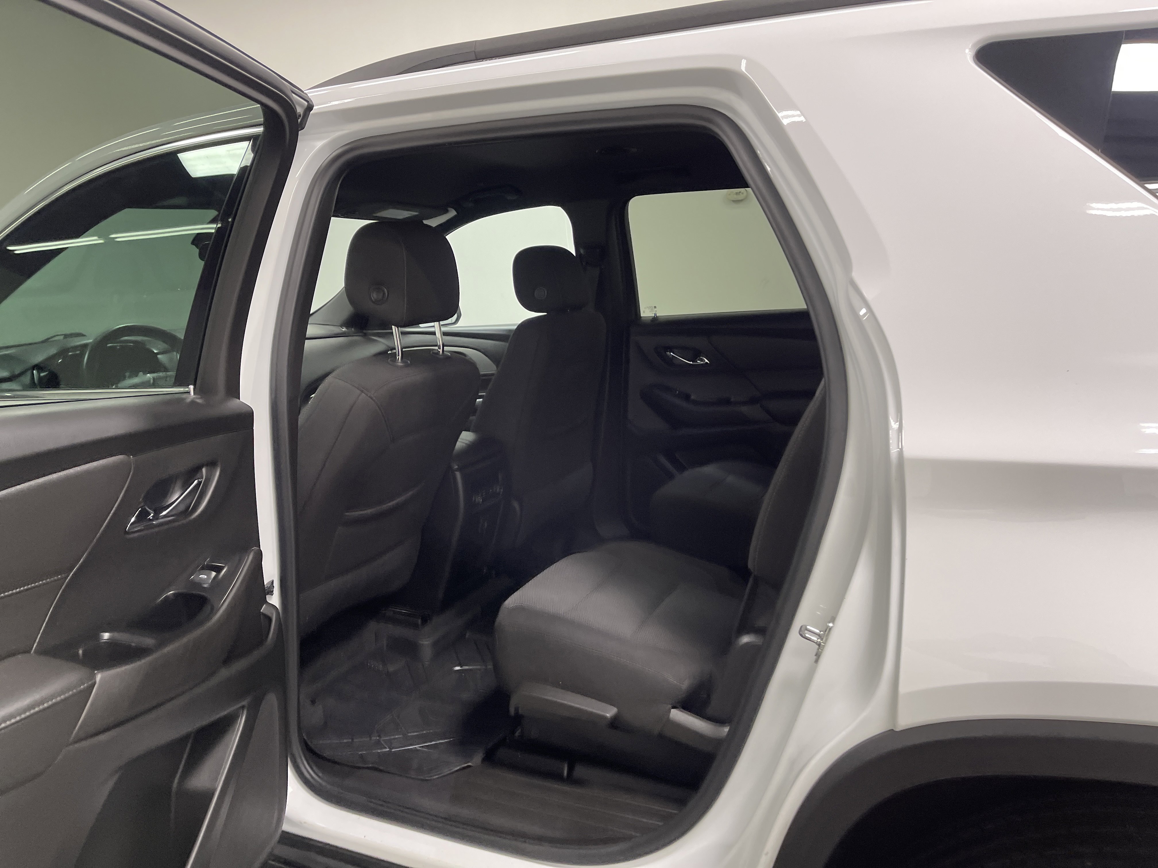 Used 2023 Chevrolet Traverse LT FWD image 13