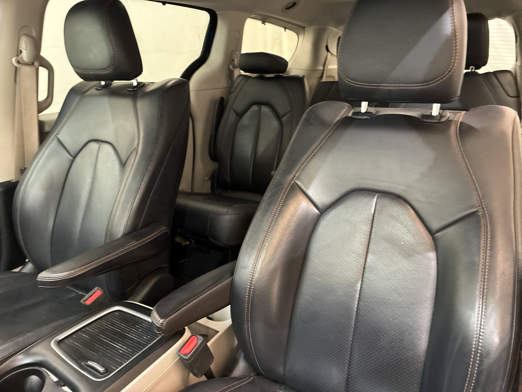 Used 2019 Chrysler Pacifica Touring-L Plus w/ Tire & Wheel Group FWD image 11