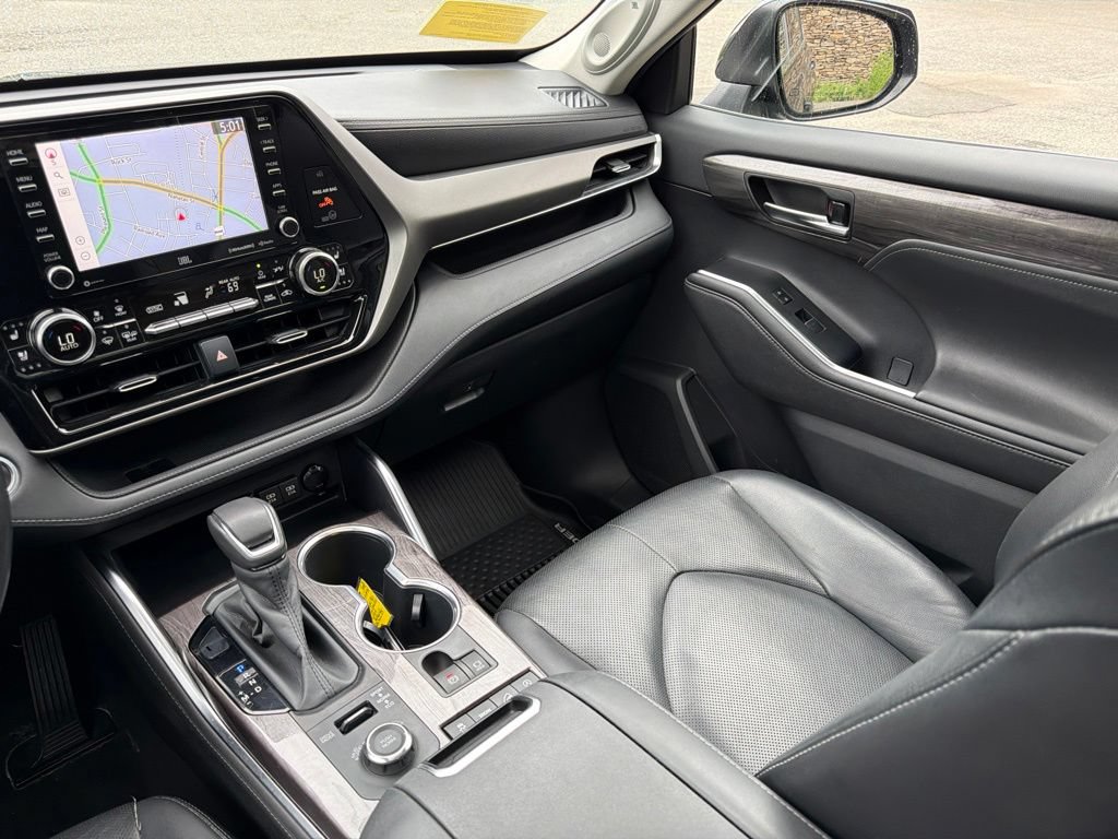 Used 2020 Toyota Highlander Limited AWD/4WD image 29