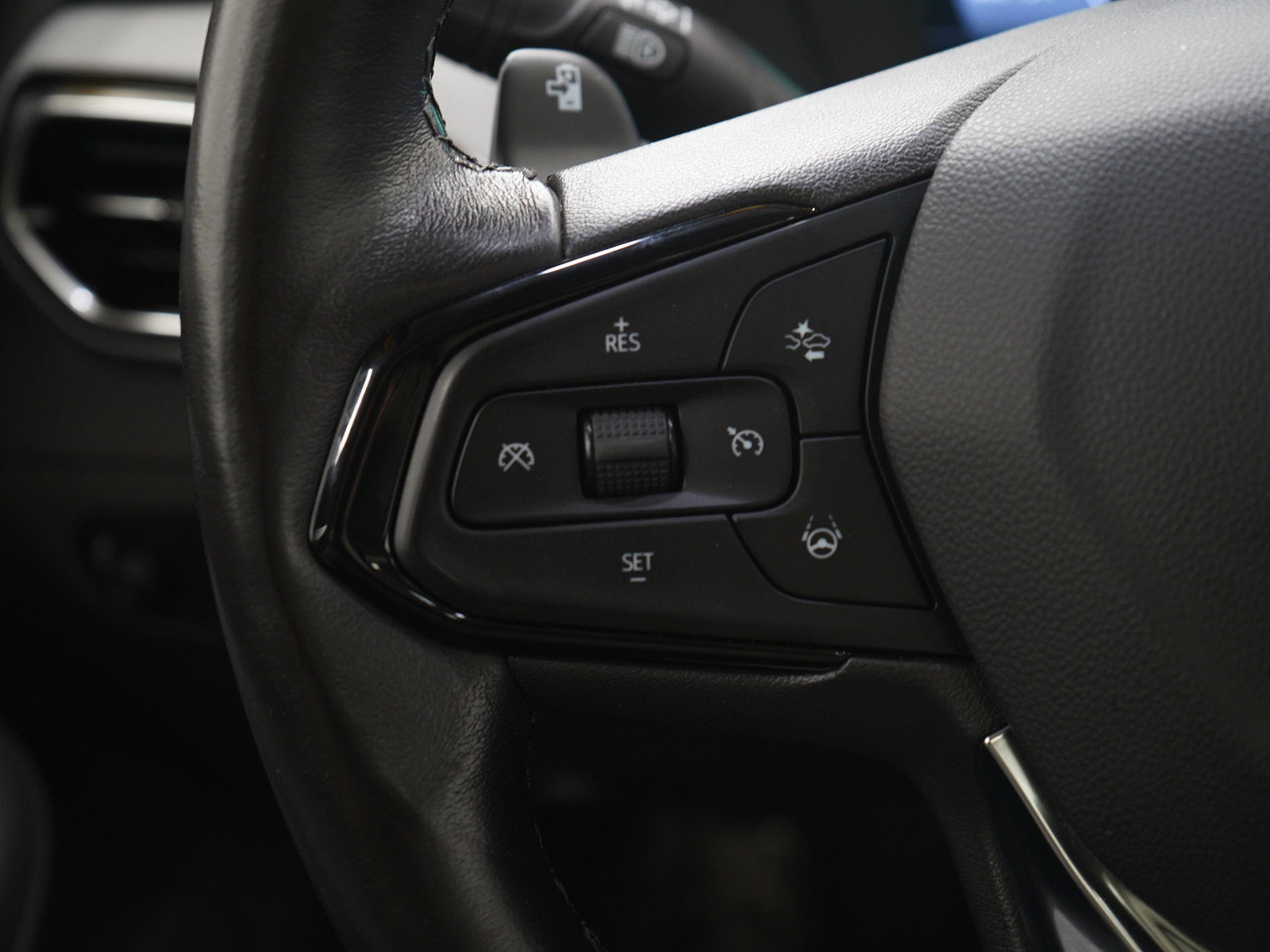 Used 2022 Chevrolet Bolt EUV Premier w/ Launch Edition image 24