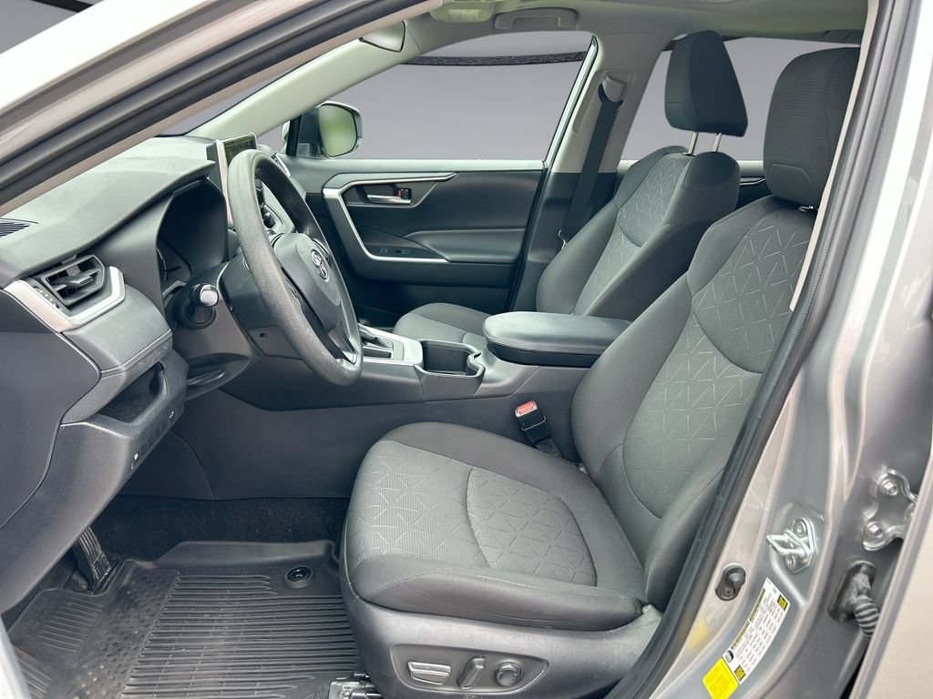 Used 2023 Toyota RAV4 XLE w/ Convenience Package FWD image 11