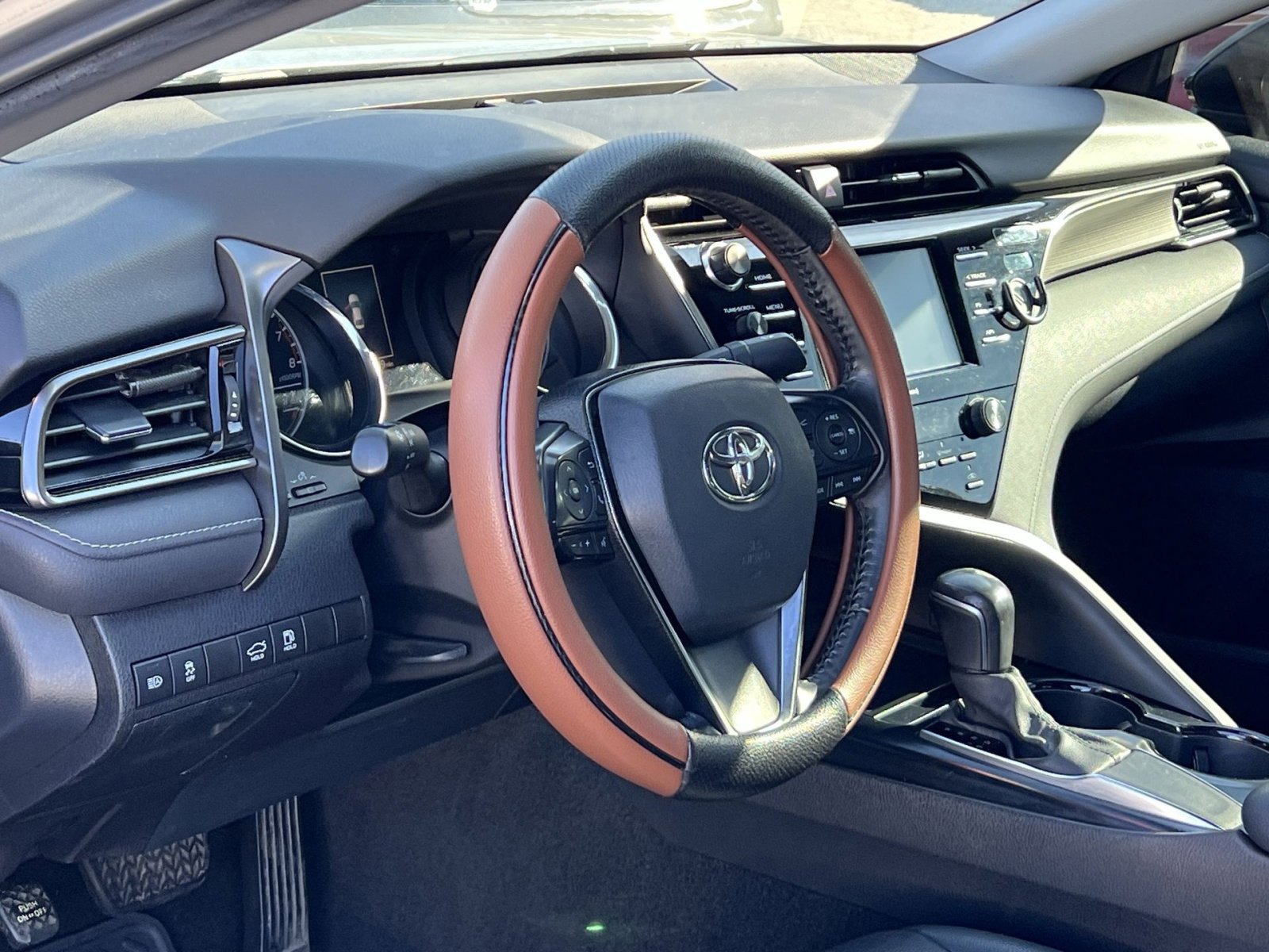 Used 2020 Toyota Camry SE image 14