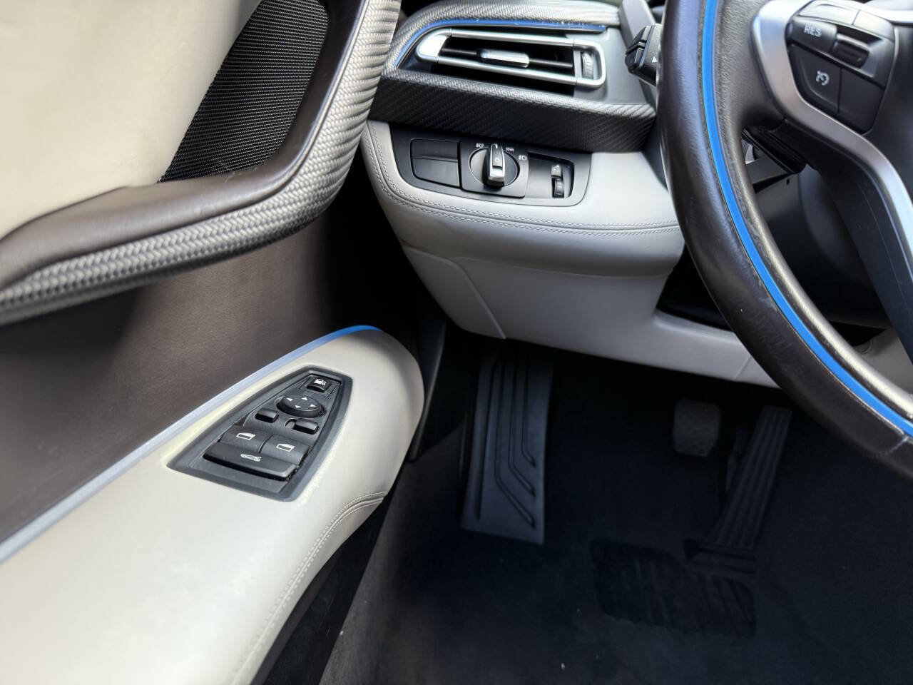 Used 2019 BMW i8 Coupe image 21