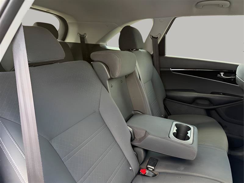 Used 2020 Kia Sorento FWD V6 image 37