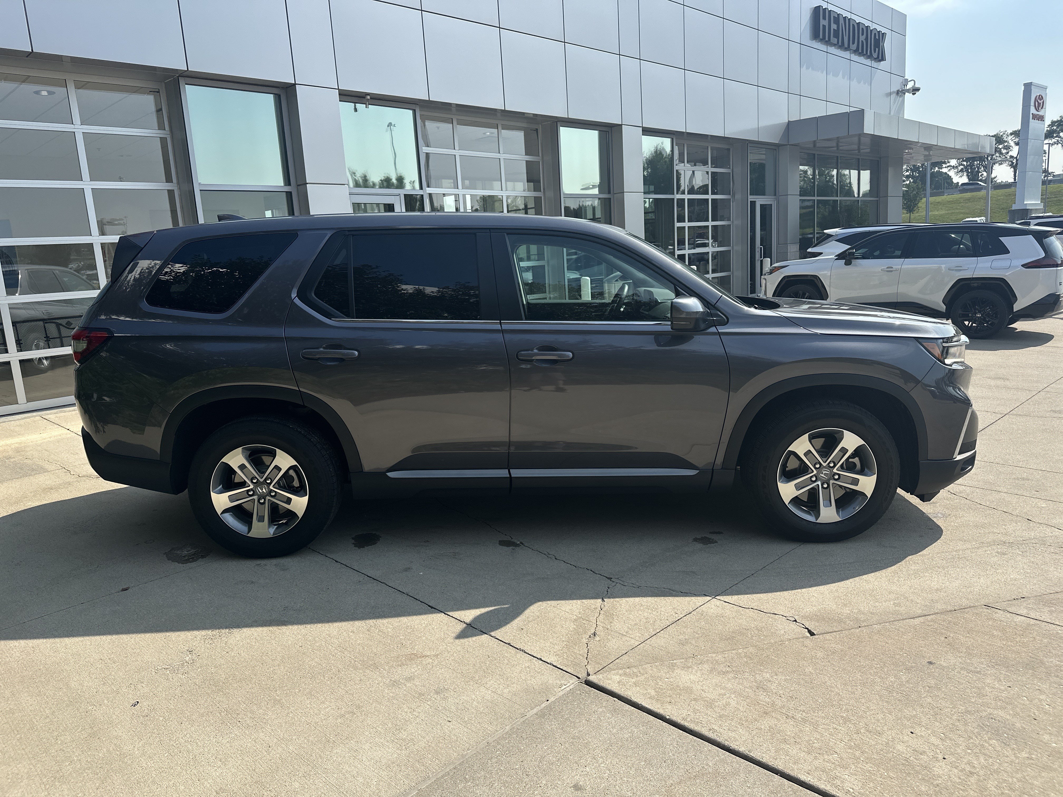Used 2025 Honda Pilot EX-L image 10