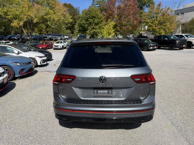Used 2024 Volkswagen Tiguan SE R-Line AWD/4WD image 5