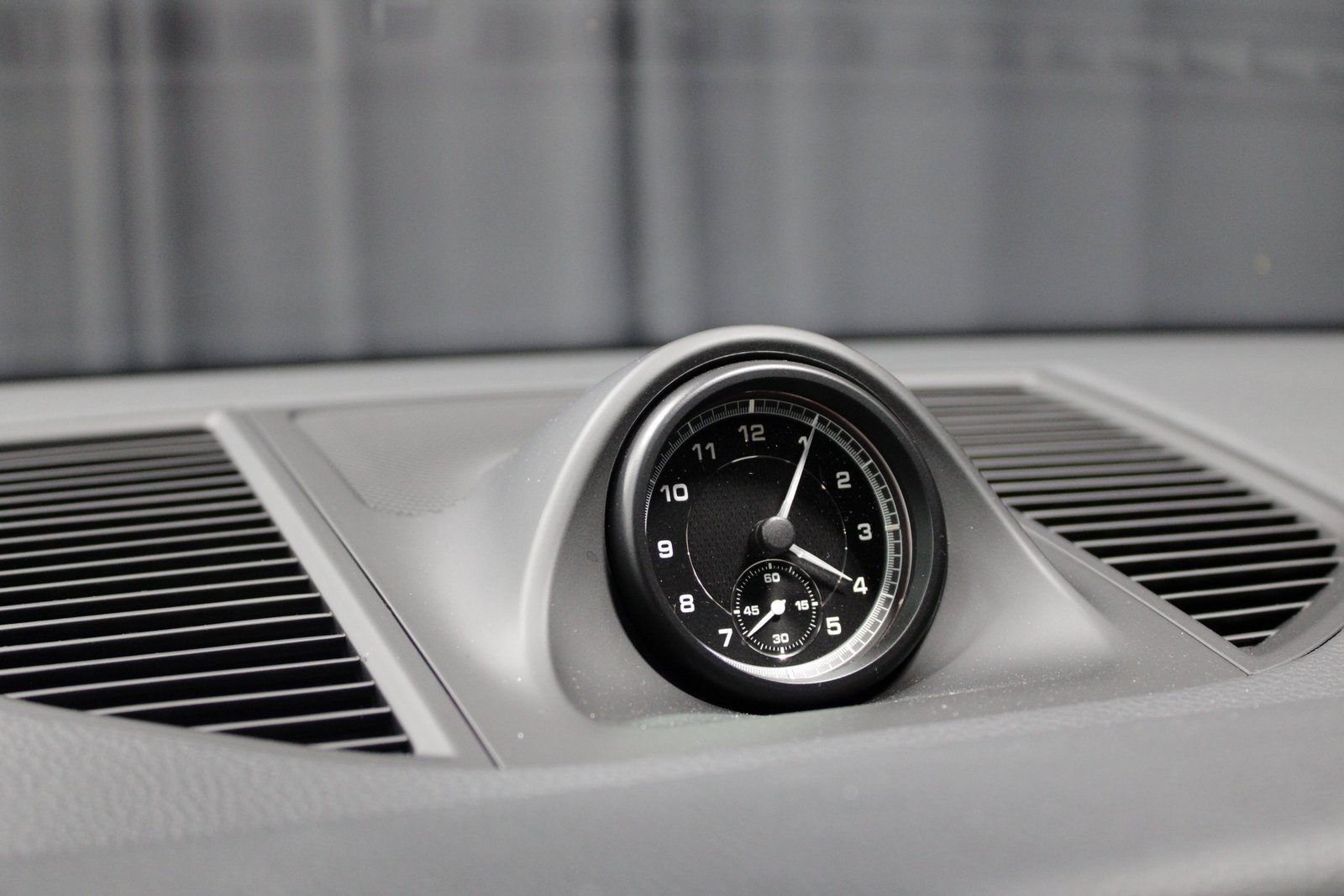 Used 2025 Porsche Macan image 33