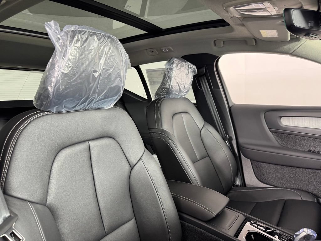 New 2026 Volvo XC40 B5 Plus w/ Climate Package AWD/4WD image 7