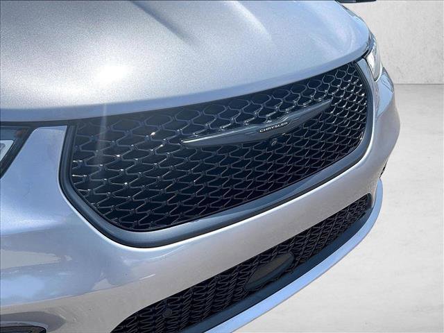 Used 2021 Chrysler Pacifica Touring-L w/ Premium & Safety Sphere Group FWD image 27