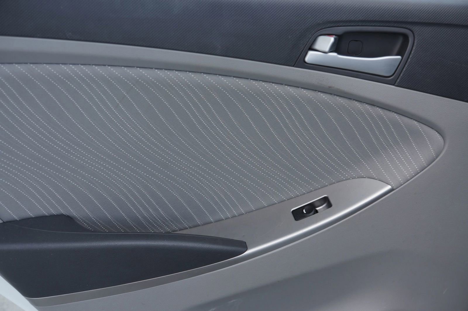 Used 2015 Hyundai Accent GLS w/ Option Group 03 image 16