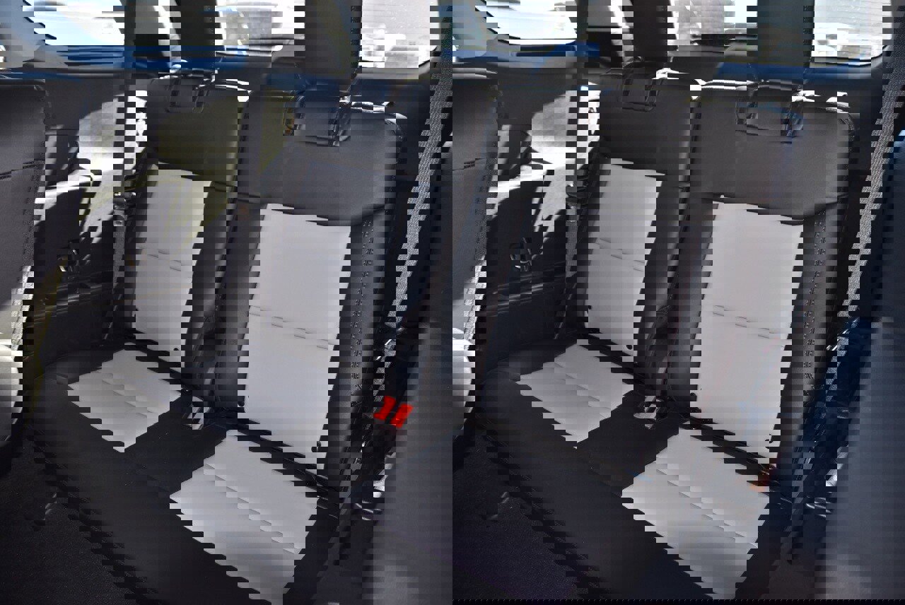 Used 2022 Ford Explorer XLT w/ Equipment Group 202A image 11