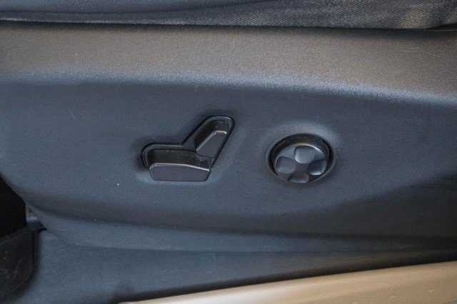 Used 2021 Chrysler Pacifica Touring-L FWD image 10