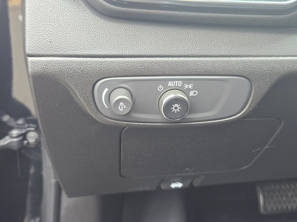 Used 2023 Chevrolet Bolt EUV LT w/ Redline Edition FWD image 24