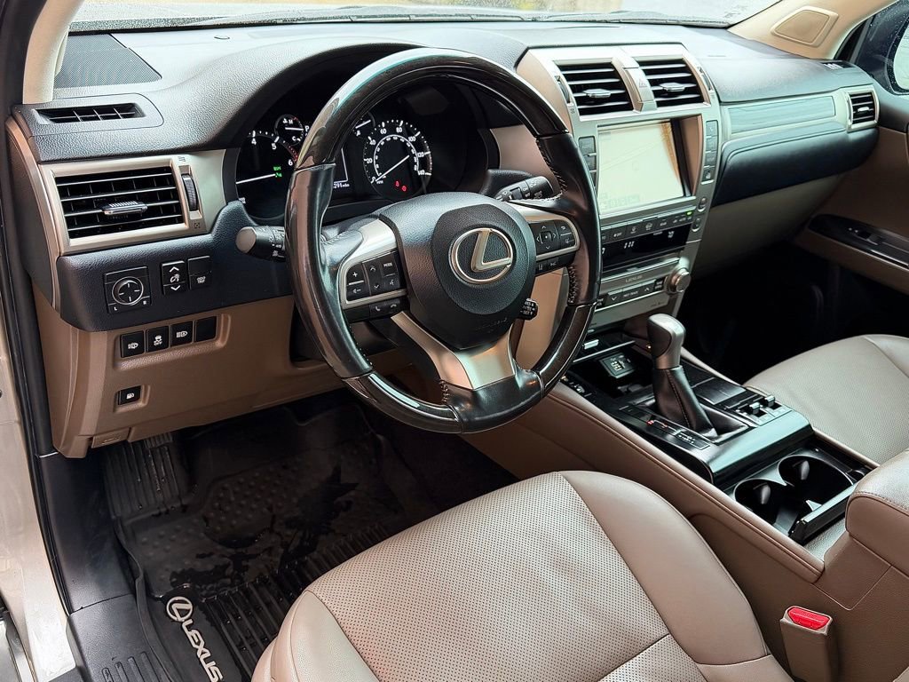 Used 2020 Lexus GX 460 Premium w/ Premium Package image 4