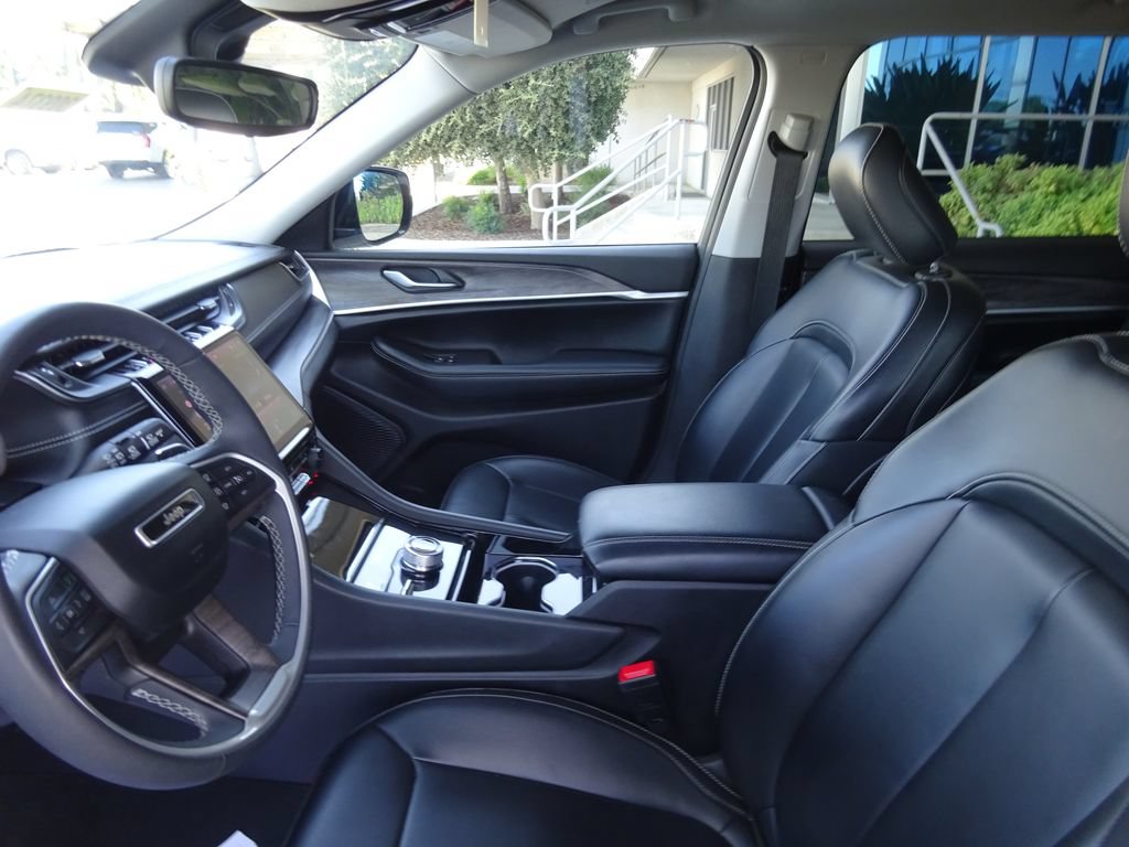 Used 2023 Jeep Grand Cherokee L Limited AWD/4WD image 13