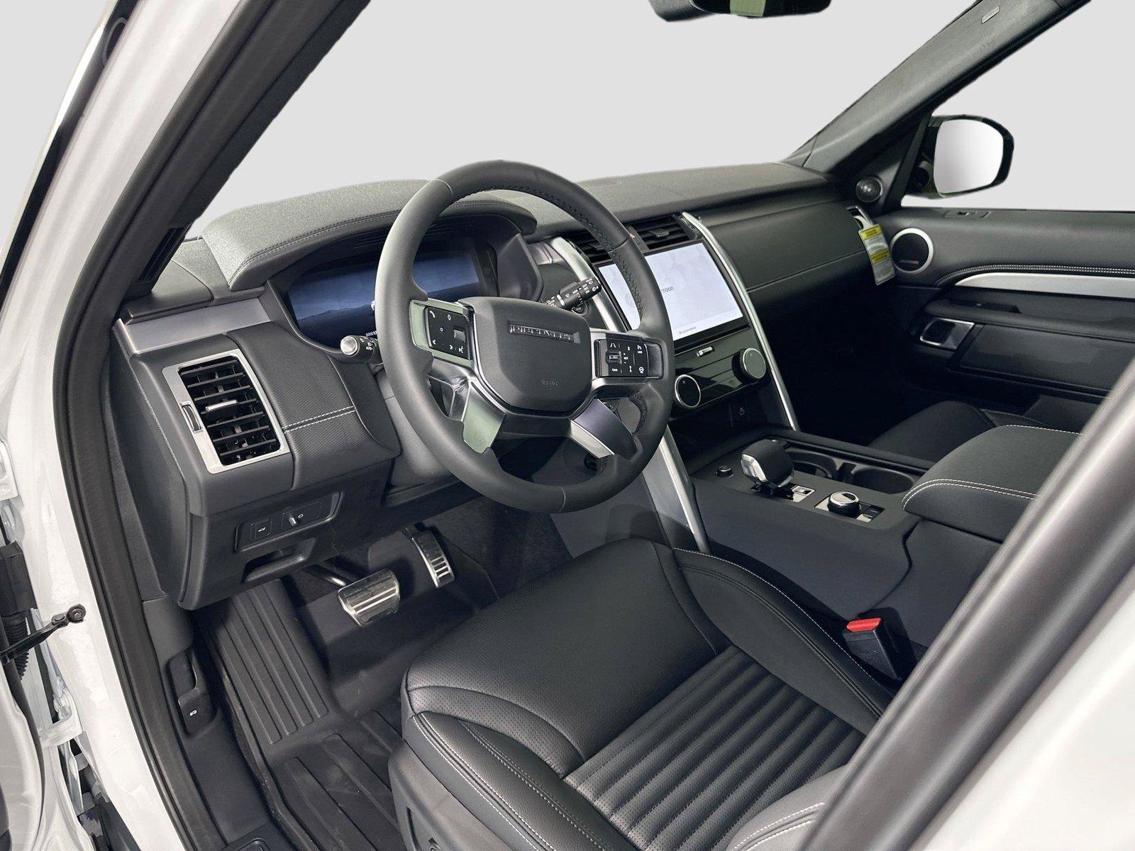 Certified 2025 Land Rover Discovery Dynamic SE AWD/4WD image 9