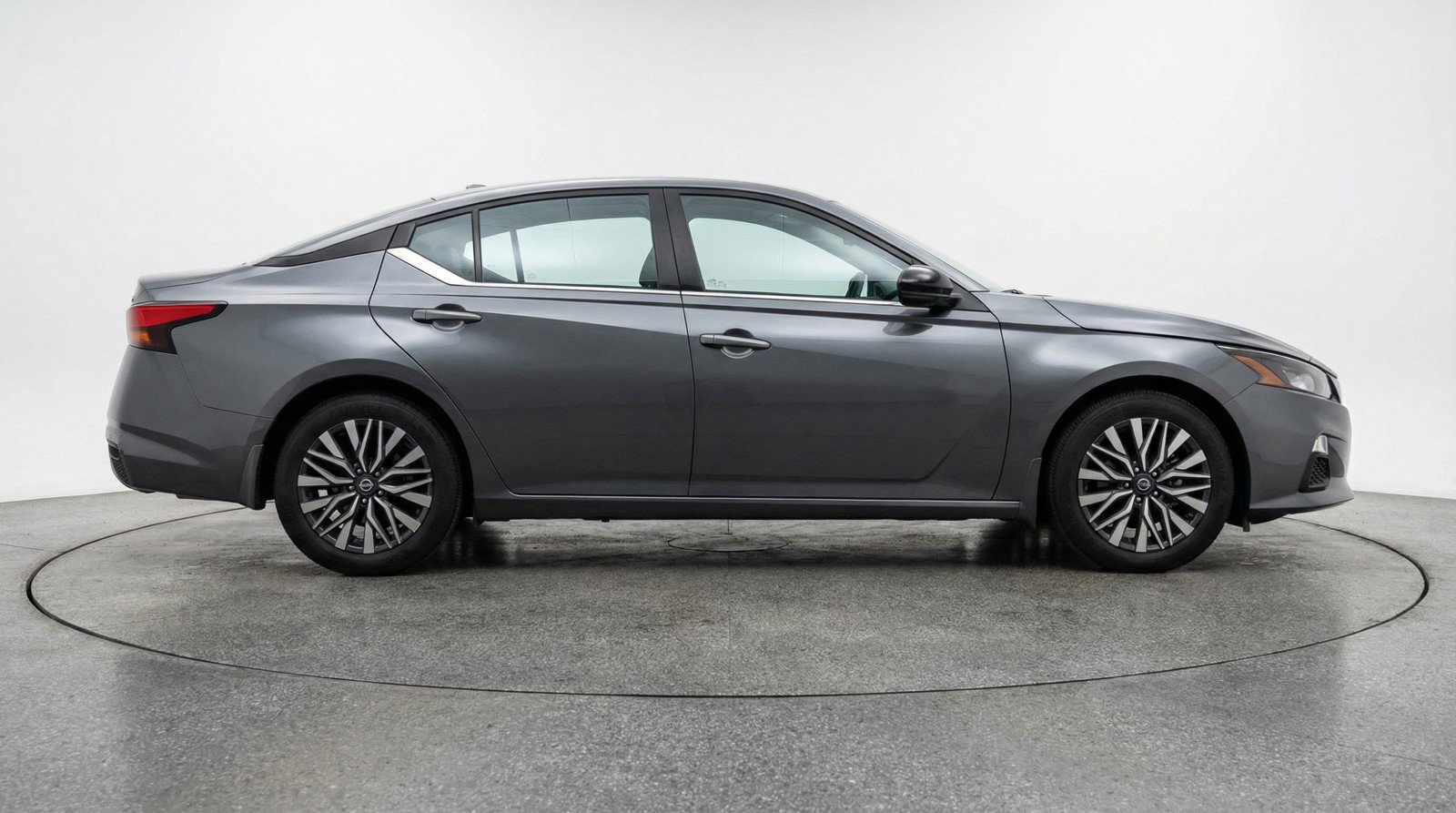 Used 2025 Nissan Altima 2.5 SV image 11