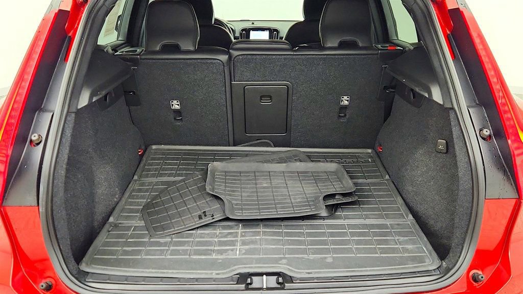 Used 2021 Volvo XC40 P8 Recharge image 22