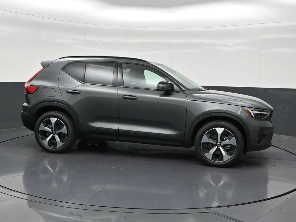 New 2026 Volvo XC40 B5 Plus w/ Climate Package AWD/4WD image 6