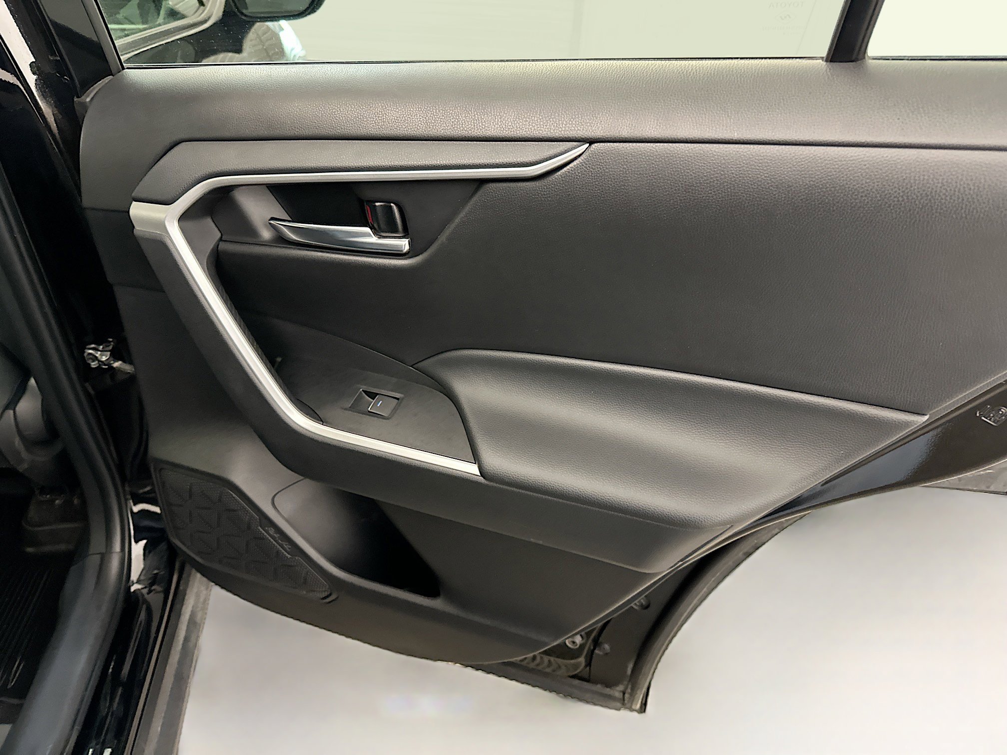 Used 2024 Toyota RAV4 XLE image 33