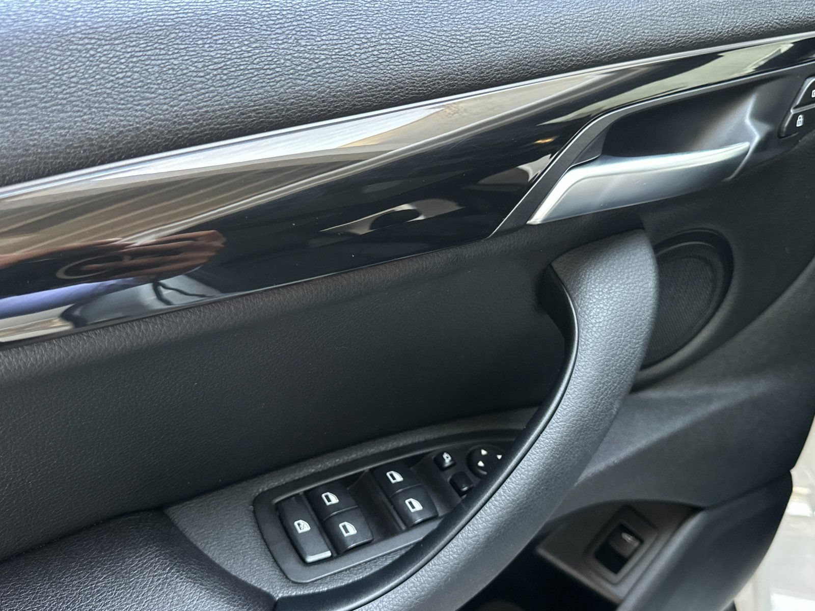 Used 2019 BMW X1 sDrive28i w/ Convenience Package FWD image 10