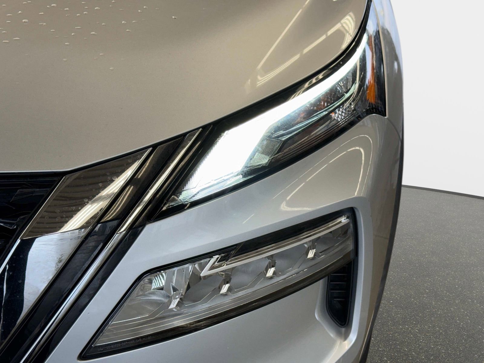 Used 2021 Nissan Rogue SV image 9