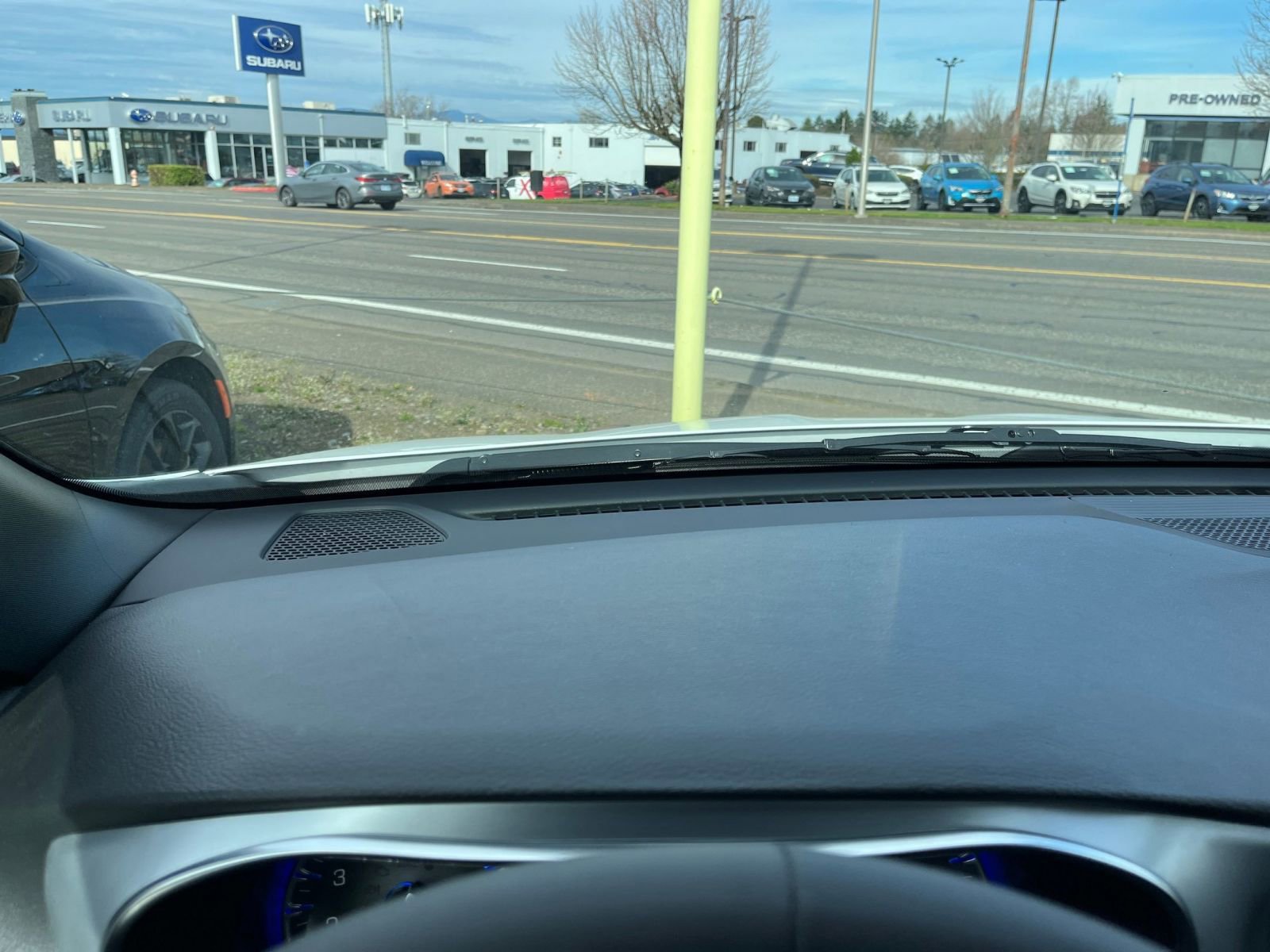 Used 2025 Chrysler Pacifica Limited image 39