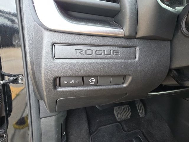 Used 2023 Nissan Rogue S image 14