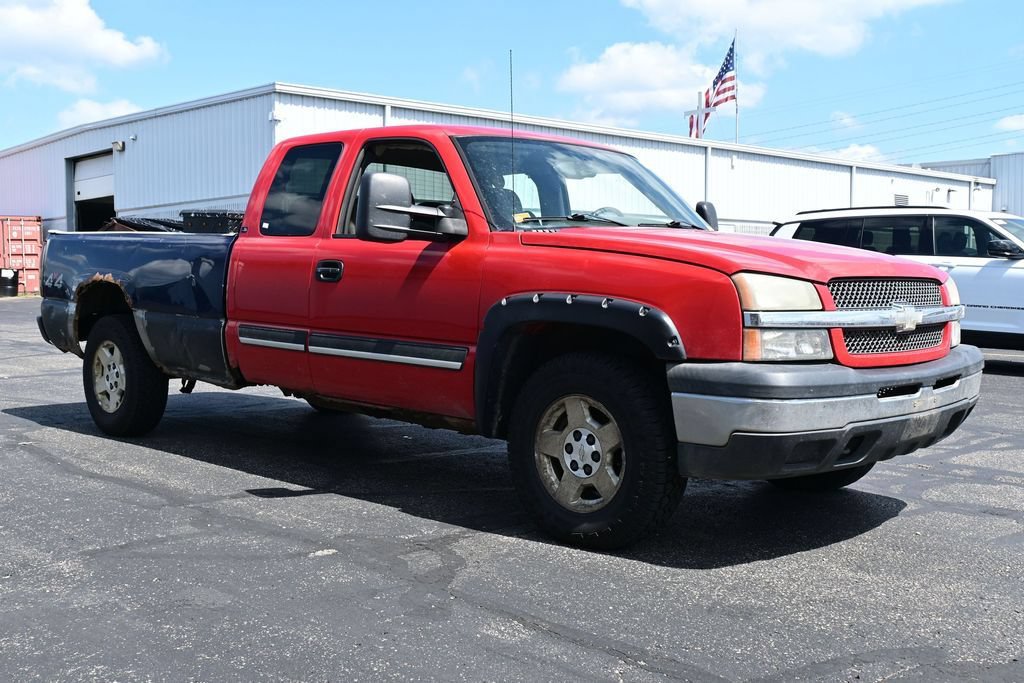 Used 2005 Chevrolet Silverado 1500 LS w/ Light Duty Power Package AWD/4WD image 2