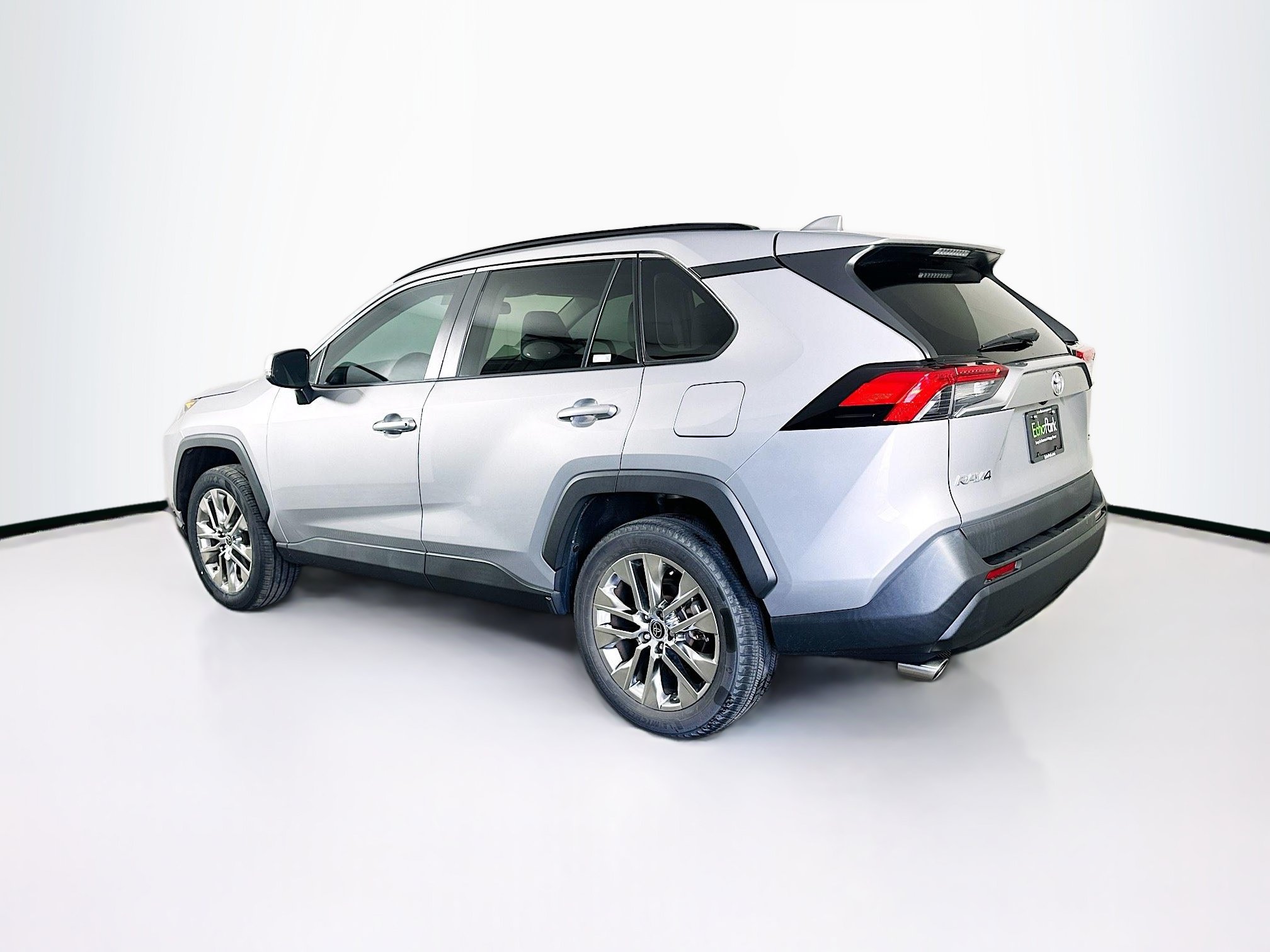 Used 2021 Toyota RAV4 XLE Premium FWD image 5