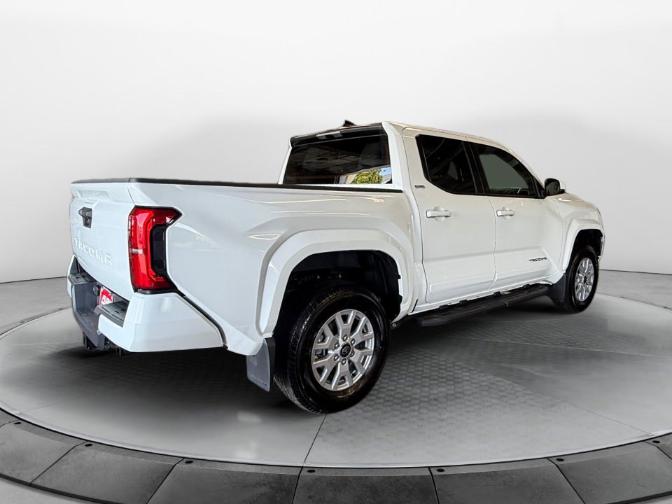 Used 2025 Toyota Tacoma SR5 AWD/4WD image 7
