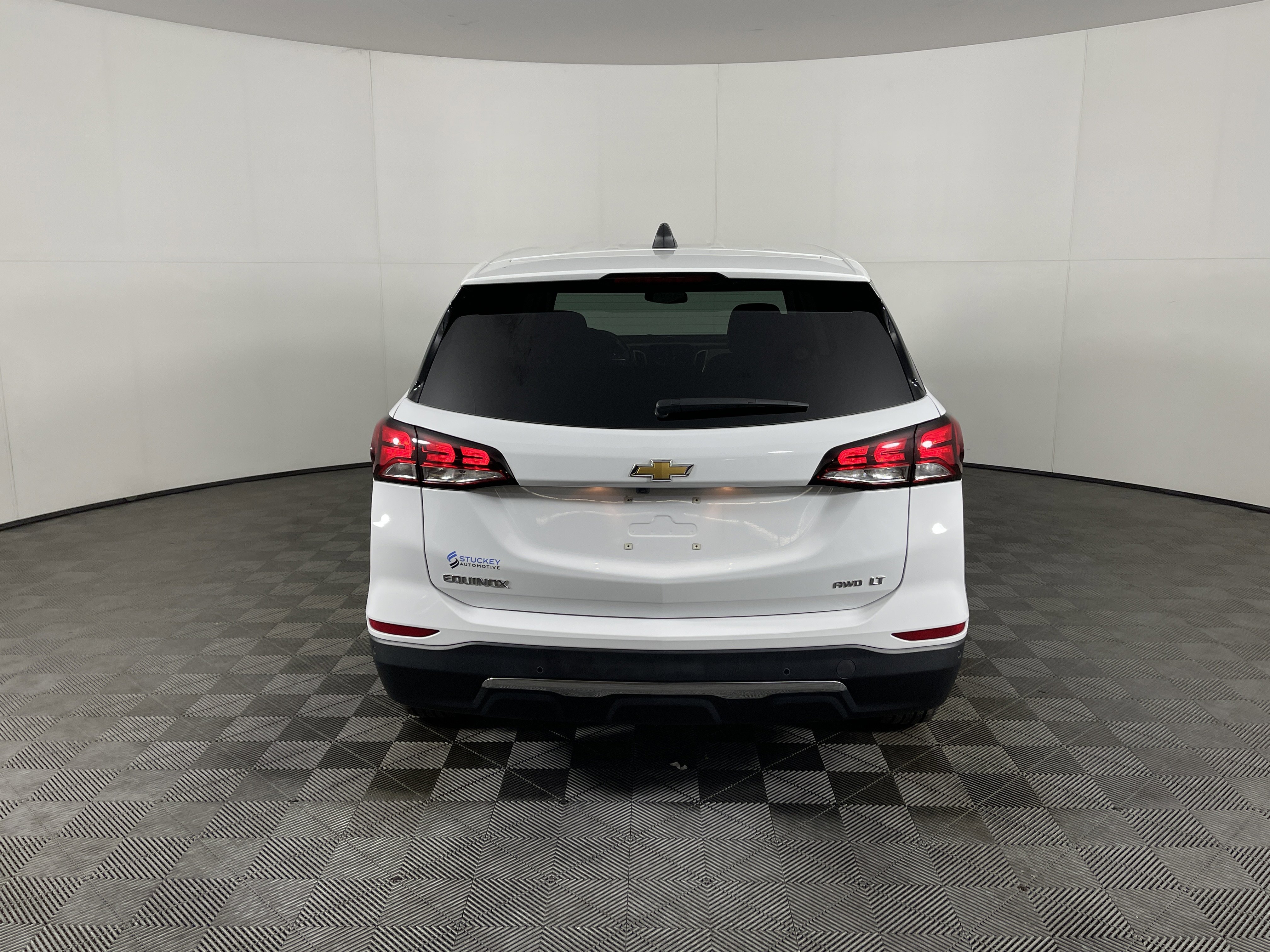 Used 2023 Chevrolet Equinox LT w/ Driver Convenience Package image 4