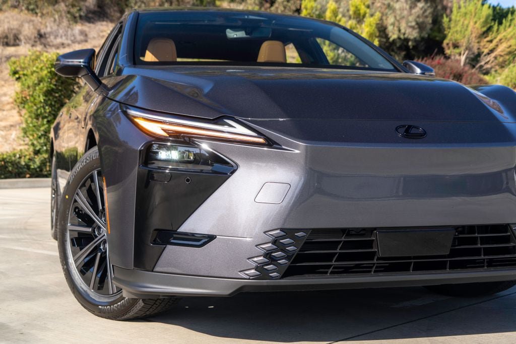 New 2026 Lexus ES 500e AWD/4WD image 6