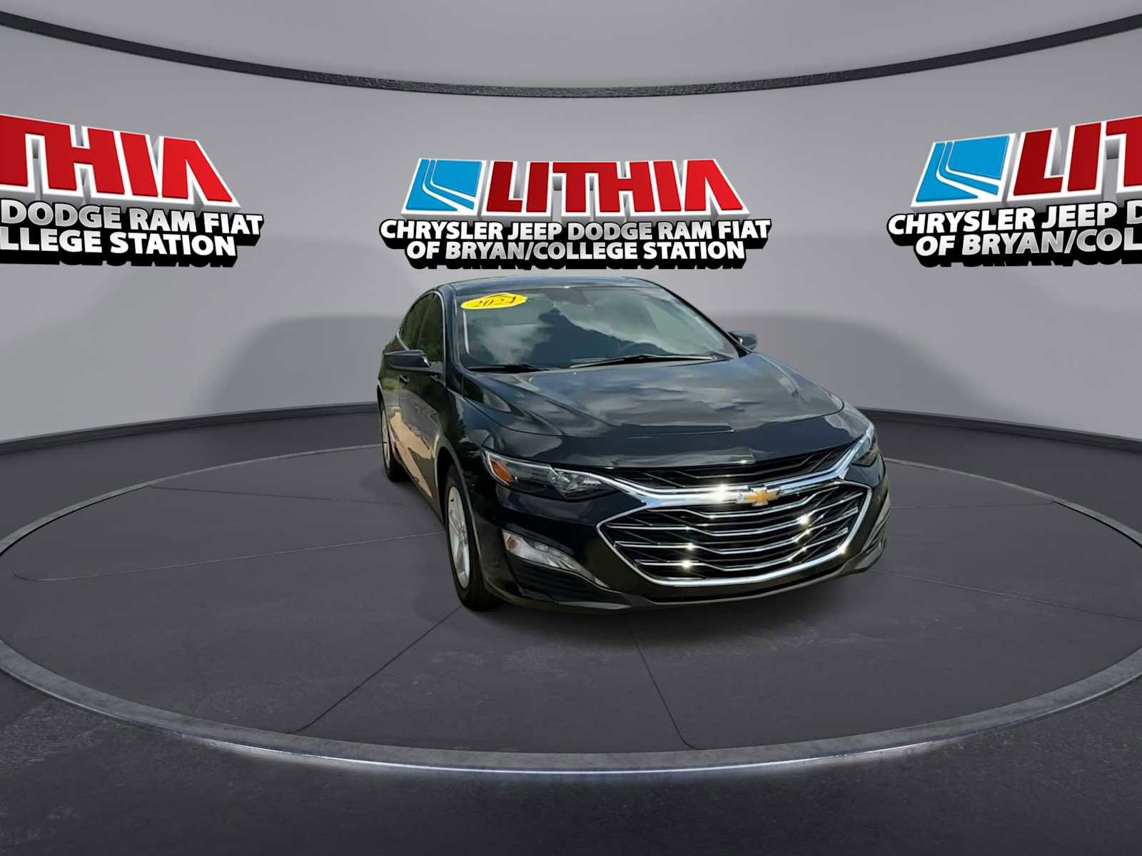 Used 2024 Chevrolet Malibu LT FWD image 2