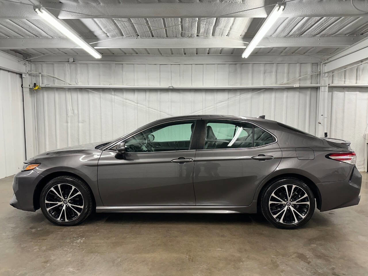 Used 2020 Toyota Camry SE image 8