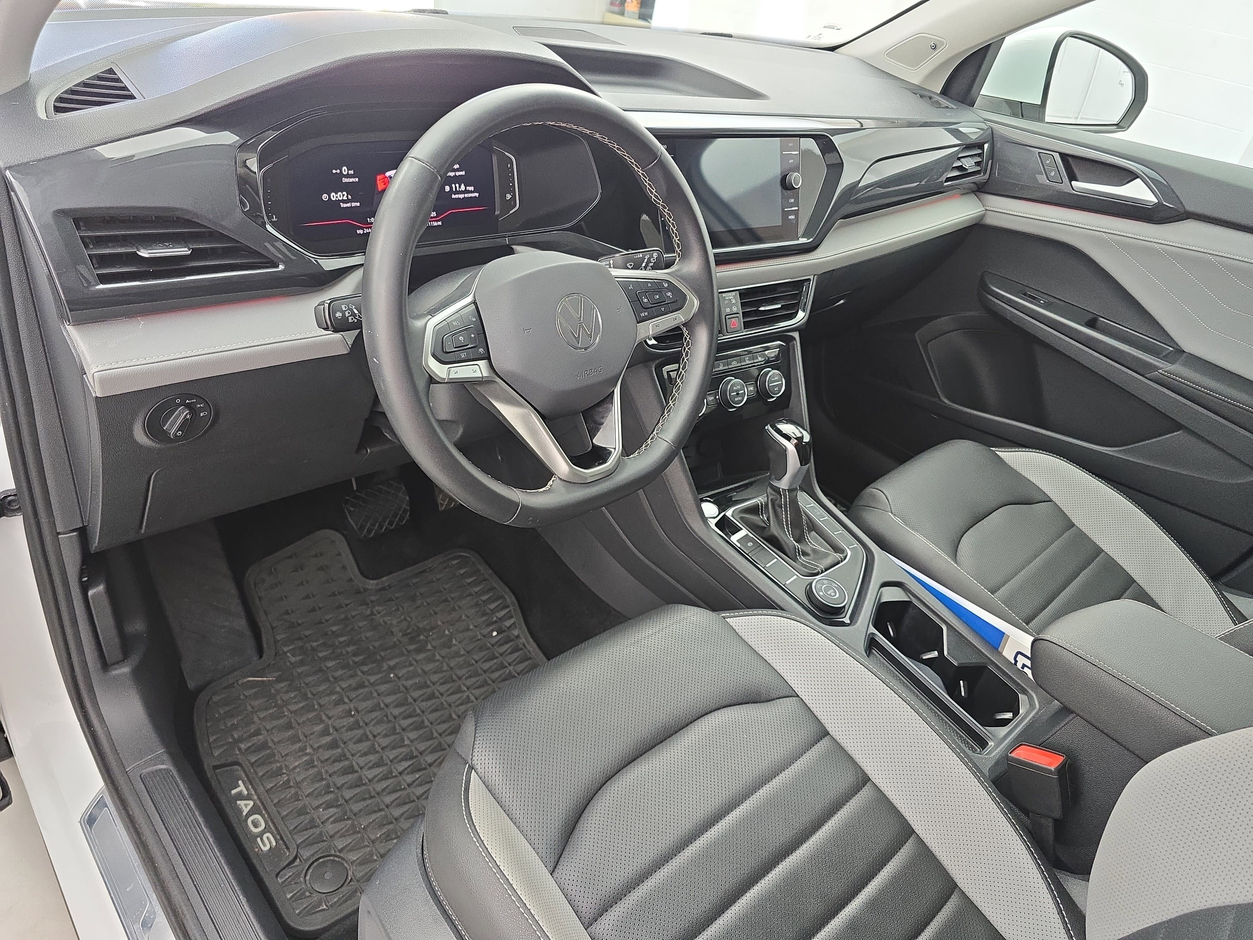 Used 2024 Volkswagen Taos SEL image 15