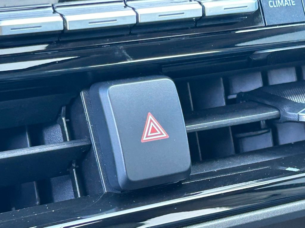 Used 2023 Toyota Highlander XLE FWD image 35