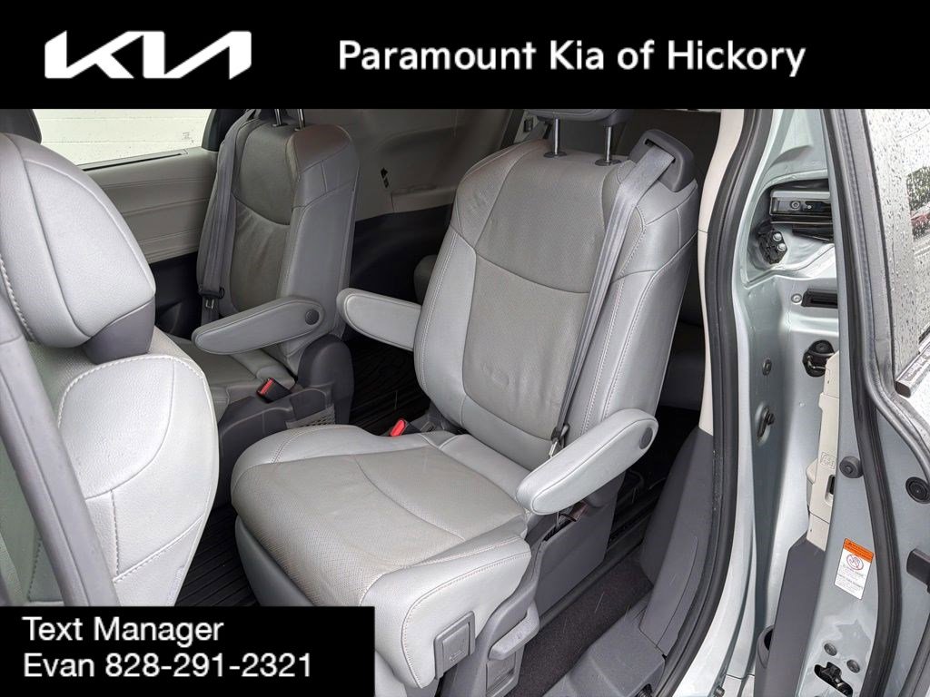 Used 2021 Toyota Sienna Limited FWD image 14