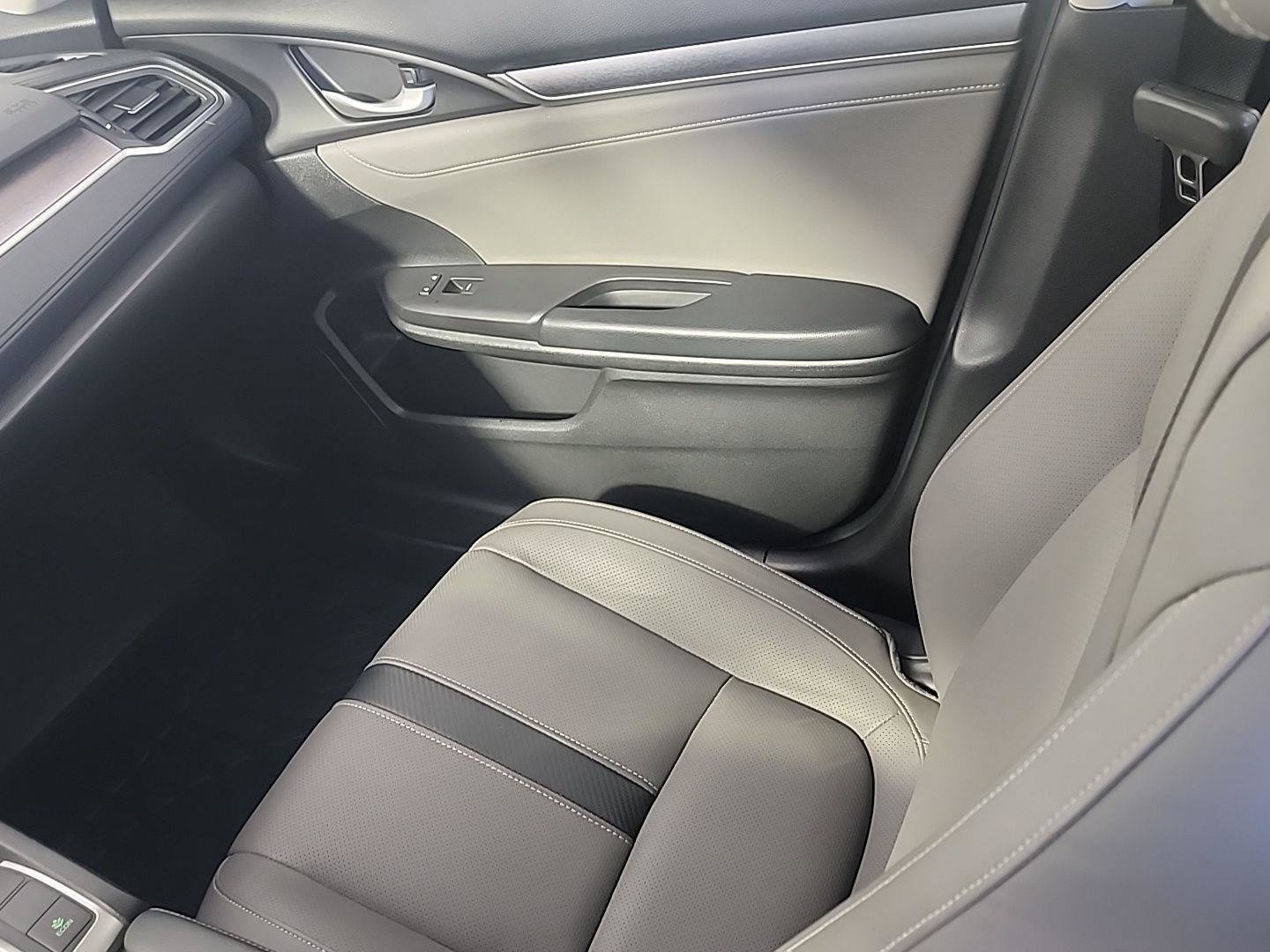 Certified 2018 Honda Civic Touring image 21