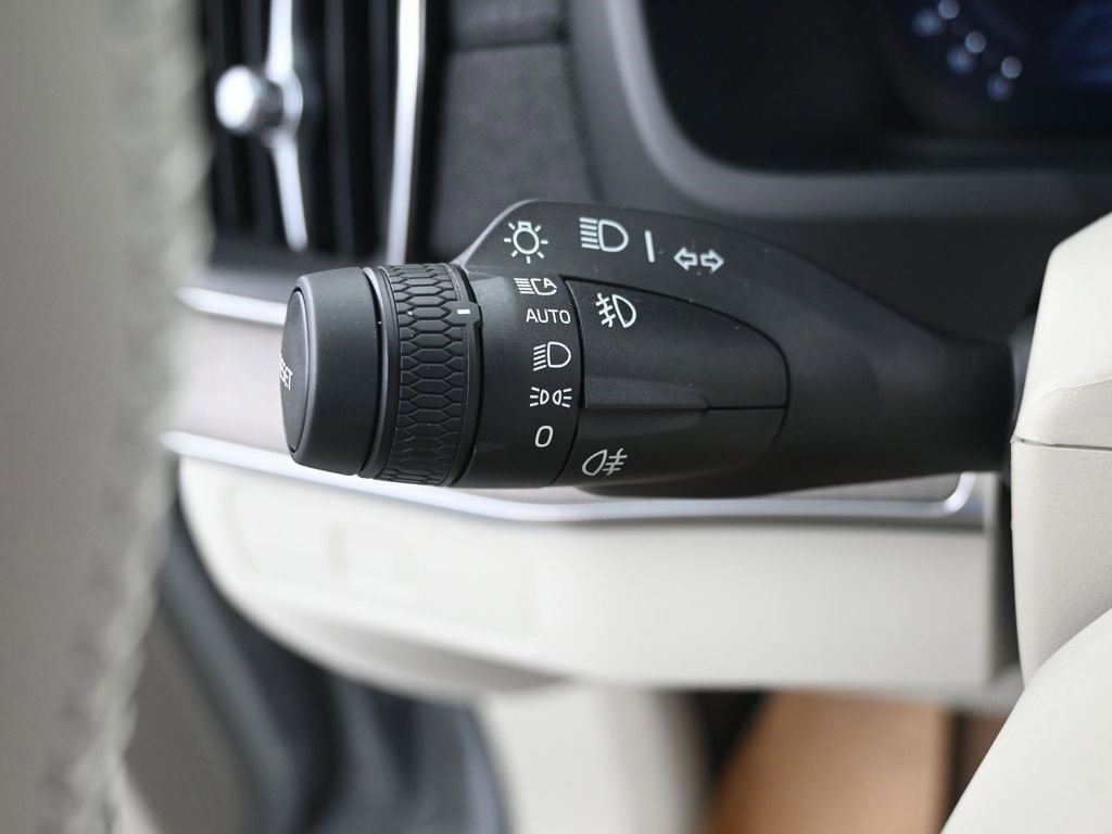 New 2026 Volvo XC90 B6 Ultra image 16