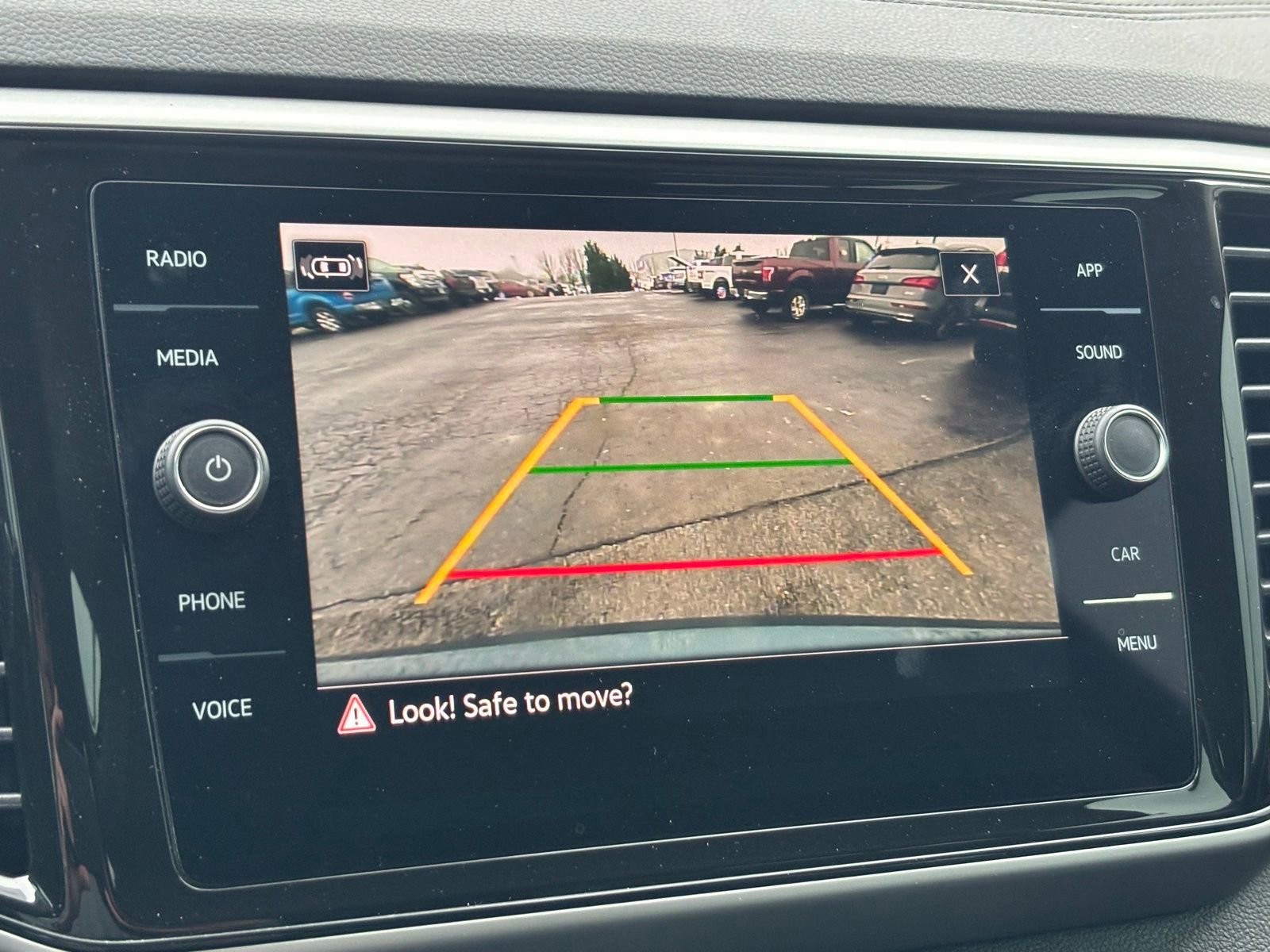 Used 2023 Volkswagen Atlas SE image 4