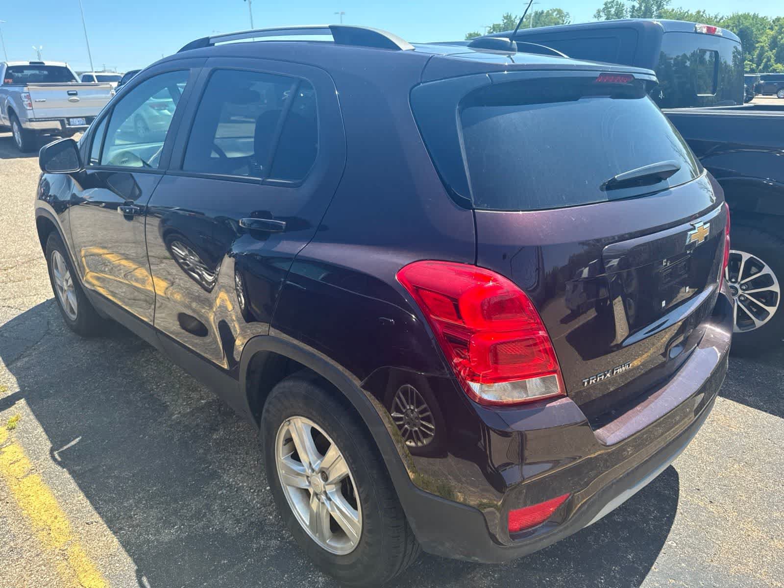 Used 2022 Chevrolet Trax LT w/ LT Convenience Package AWD/4WD image 27