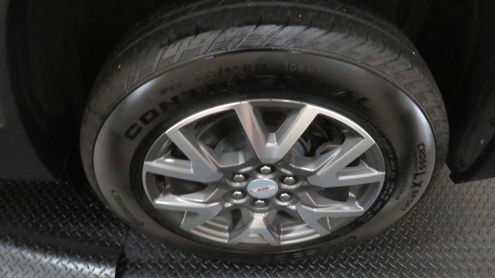 Used 2023 GMC Acadia SLE w/ Driver Convenience Package image 9