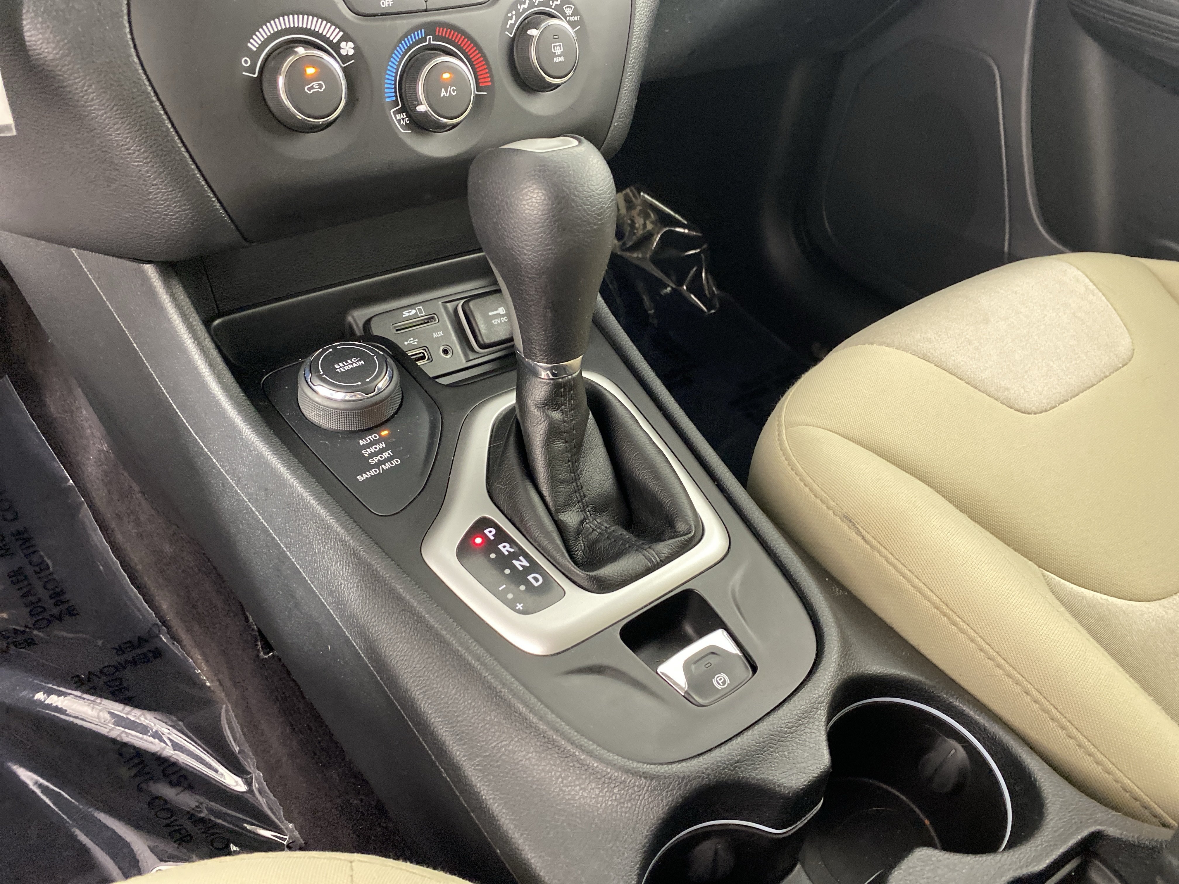 Used 2016 Jeep Cherokee Sport AWD/4WD image 27