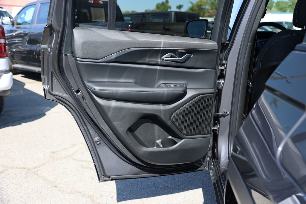 New 2025 Jeep Grand Cherokee Laredo w/ MOPAR Finishing Package image 39