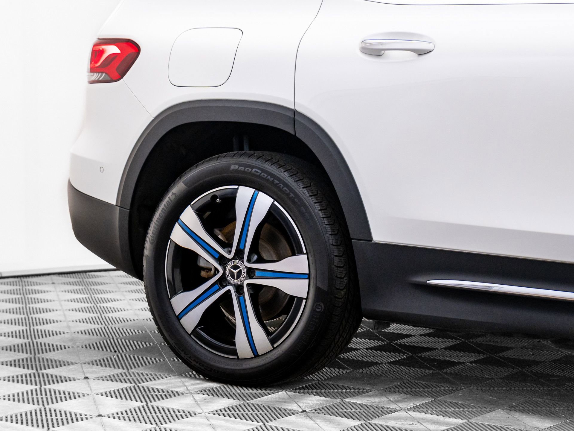 Certified 2023 Mercedes-Benz EQB 300 4MATIC image 37