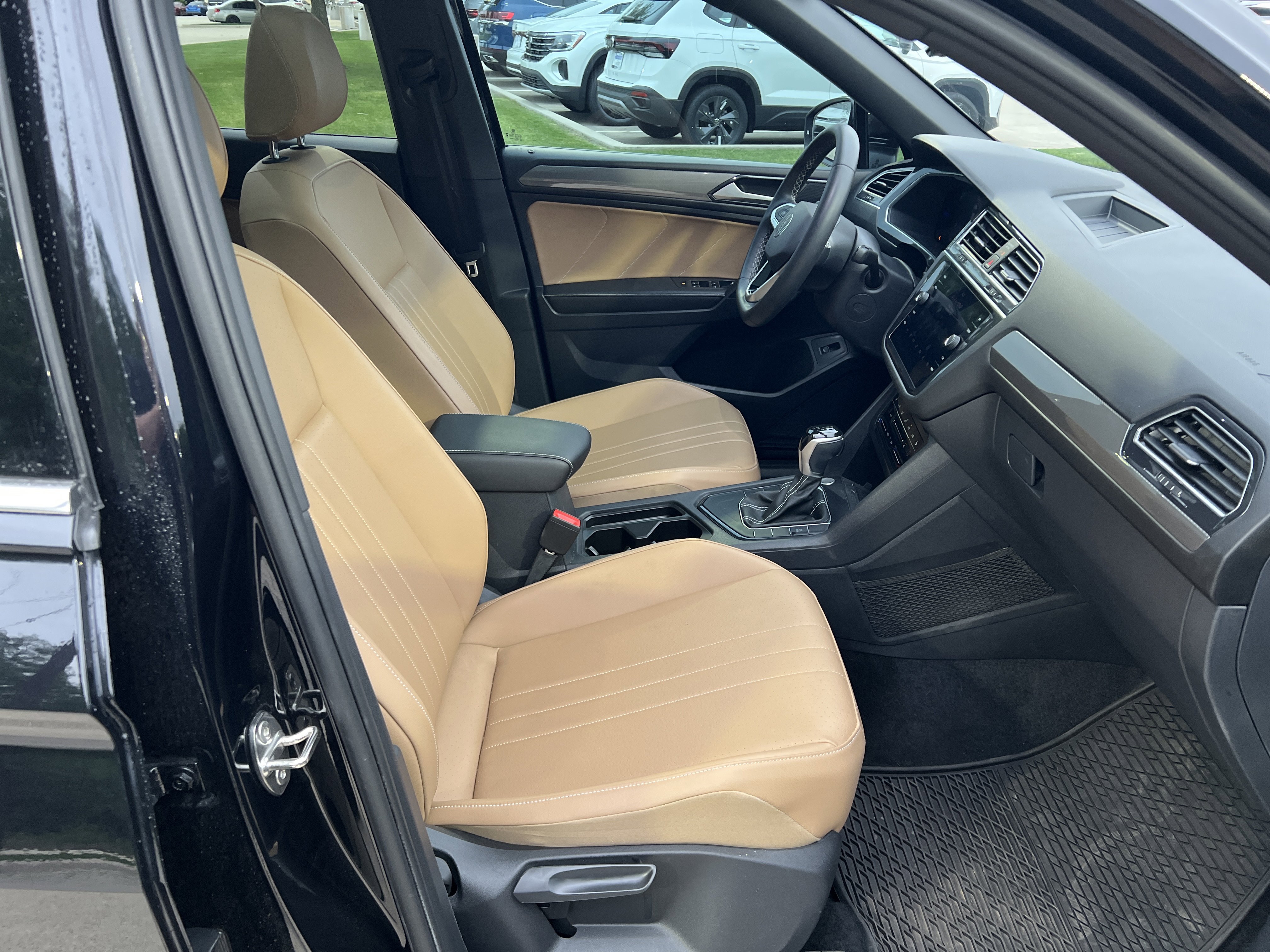 Certified 2023 Volkswagen Tiguan SE w/ Panoramic Sunroof Package FWD image 28