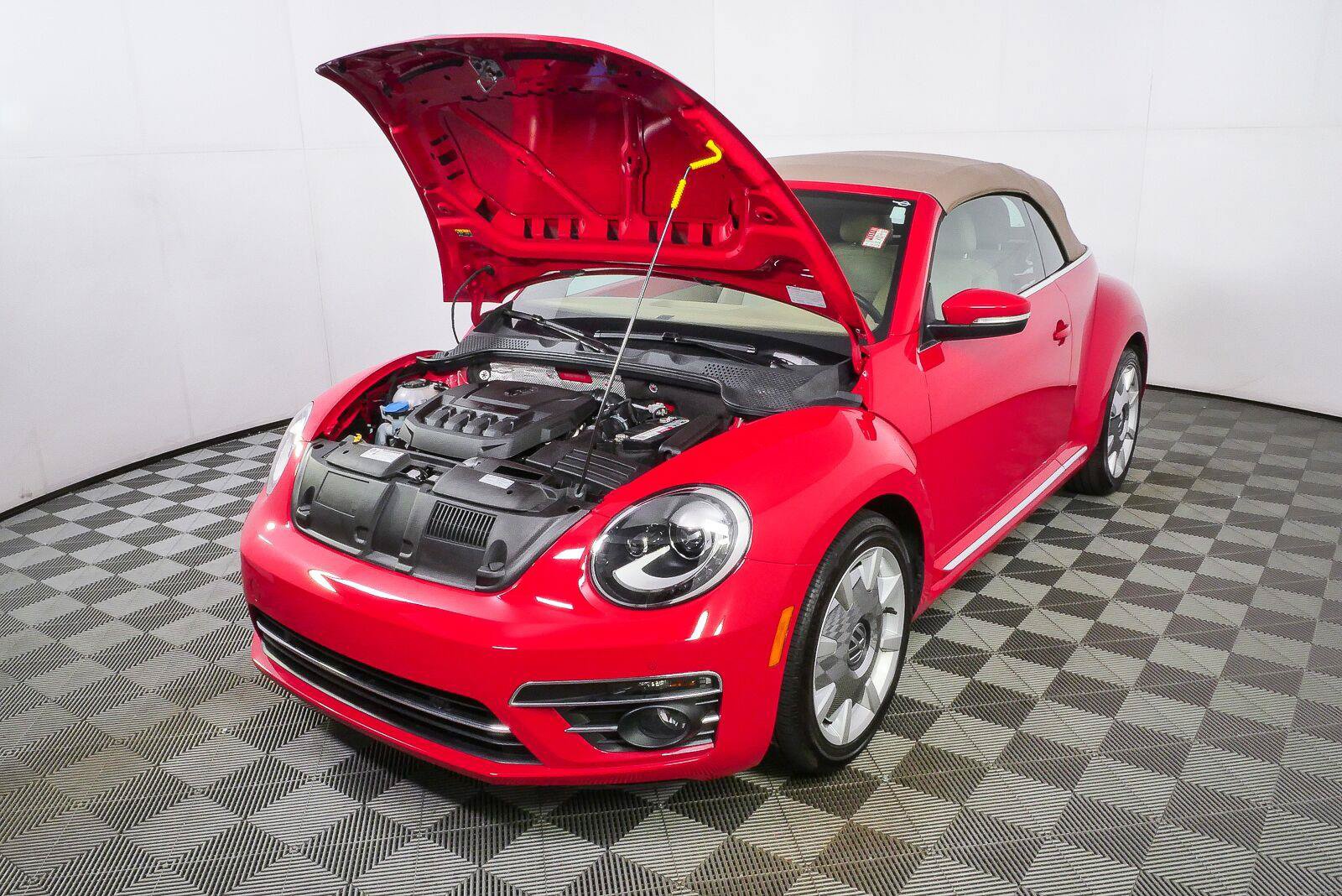 Used 2019 Volkswagen Beetle 2.0T SE w/ SE Premium Package FWD image 35