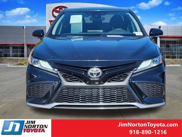 Used 2021 Toyota Camry XSE FWD image 2